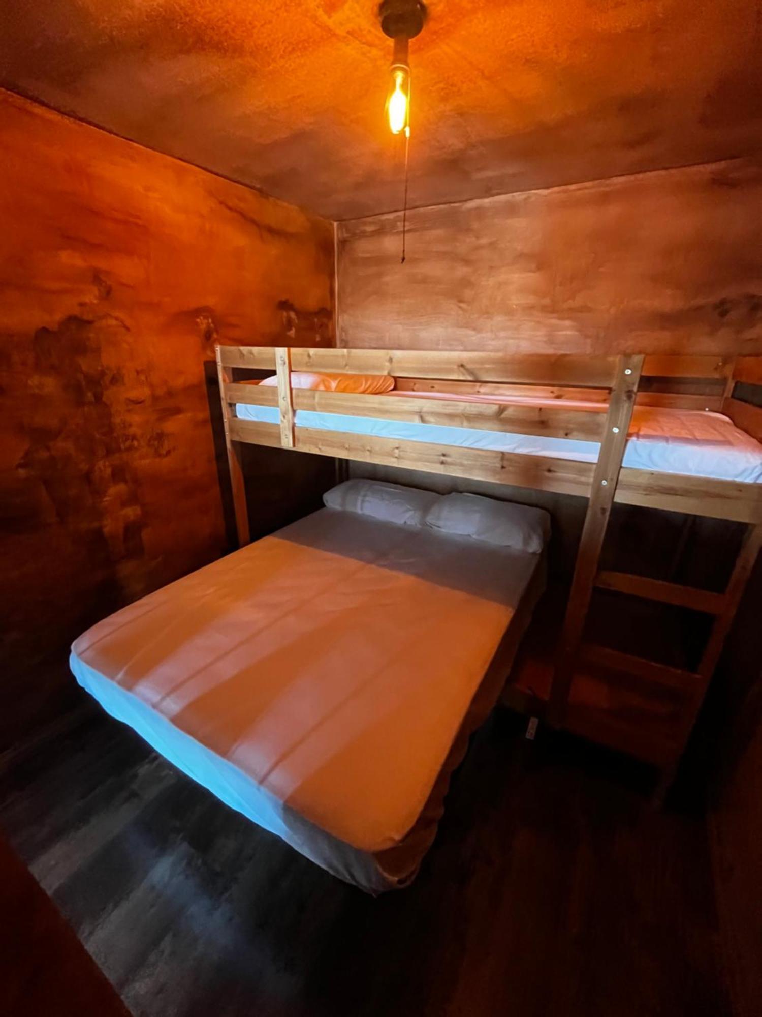 Old West House Pantano De San Juan Apartment ซาน มาร์่ติน เด วาลเดเกลเซียส ภายนอก รูปภาพ